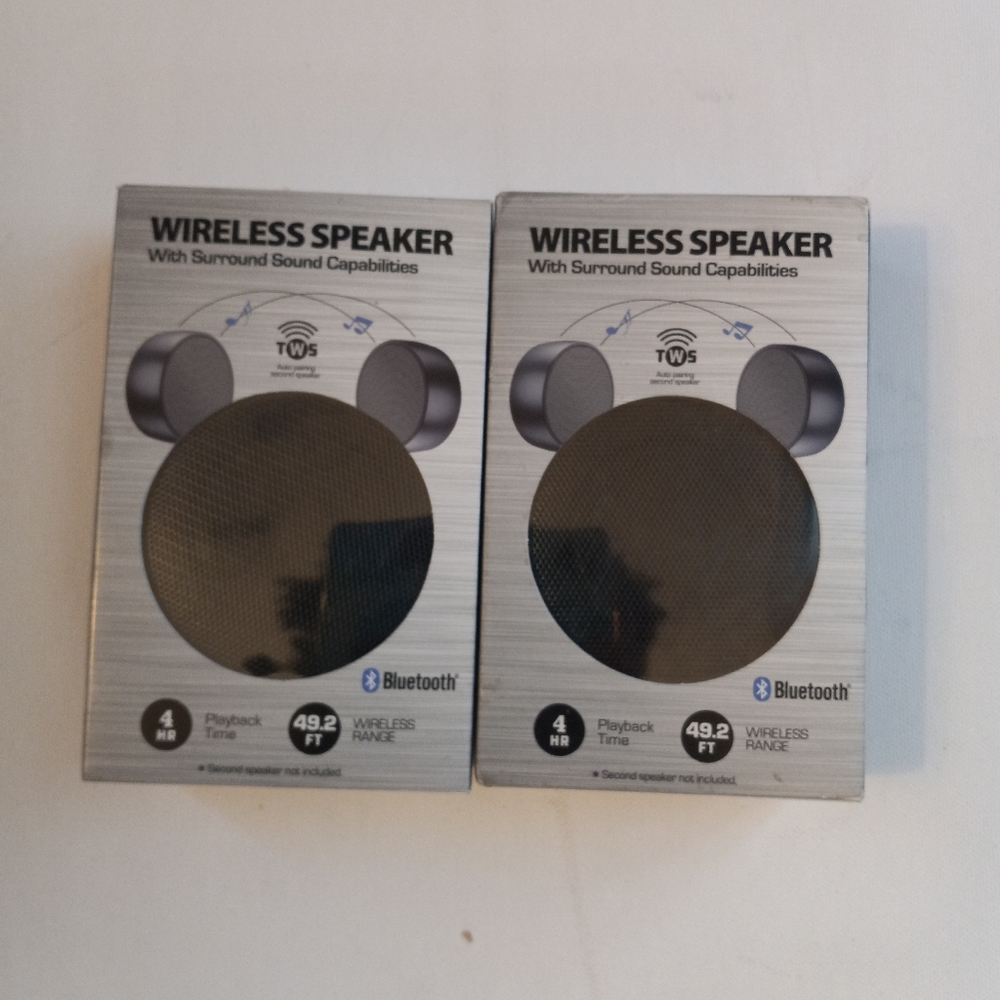 2 wireless bluetooth speakers